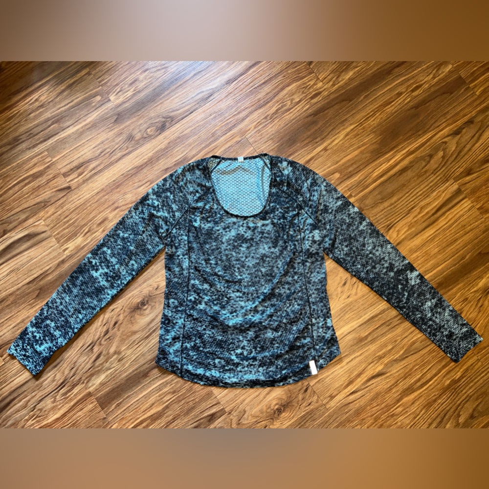 NWOT Women’s Under Armour Long Sleeve Shirt - Size M